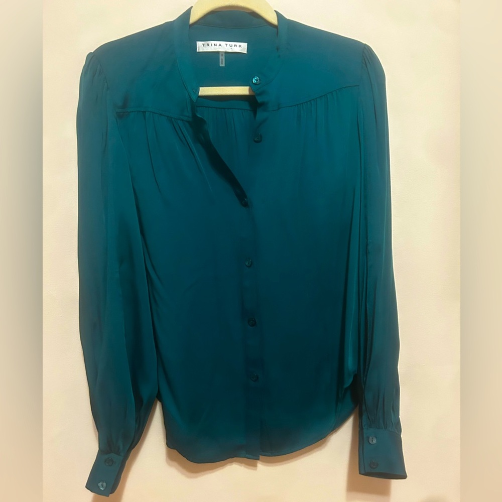 TRINA TURK Stretch Georgette Long Sleeve “Valin” Blouse in Emerald - NWOT